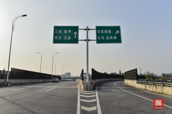 二环路上的标示标牌.jpg
