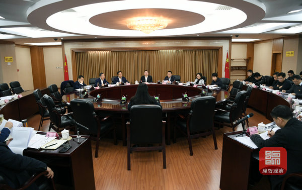 2020年1月17日，市政府党组会议  张莉  摄.jpg