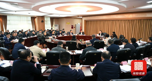 2020年11月20日，市政府第106次会议1  张莉 摄.jpg