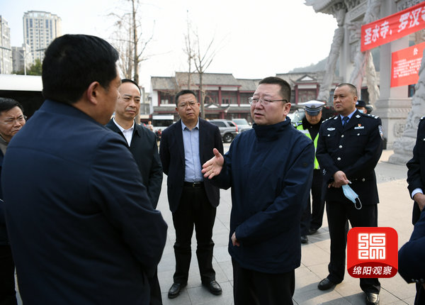 2021年2月11日，元方检查节日安全，看望慰问坚守岗位工作人员1  张莉 摄.jpg