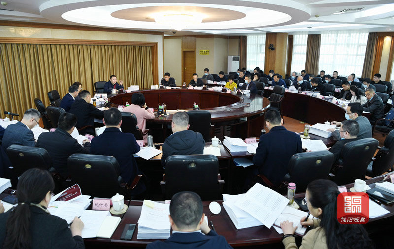 2021年2月7日，市政府党组扩大会议  张莉 摄.jpg