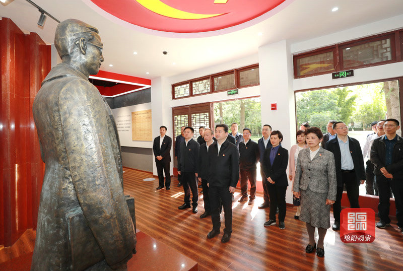 2021年4月26日 罗增斌率现场教学的领导干部参观王右木事迹纪念馆（记者 赖杰 摄）.JPG