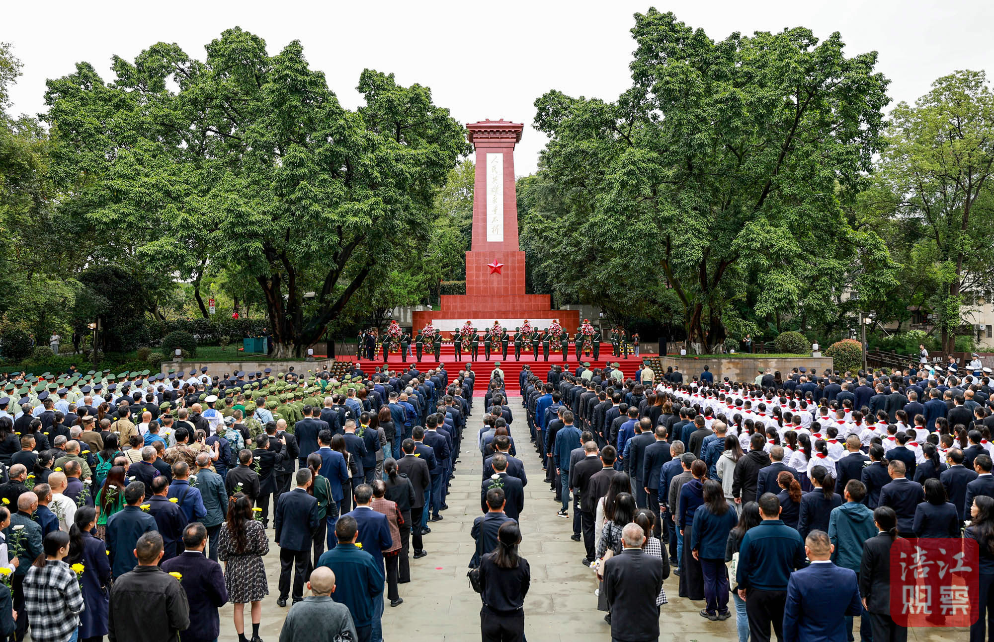 【审定】向人民英雄敬献花篮仪式（记者 蒲滔 摄）.JPG